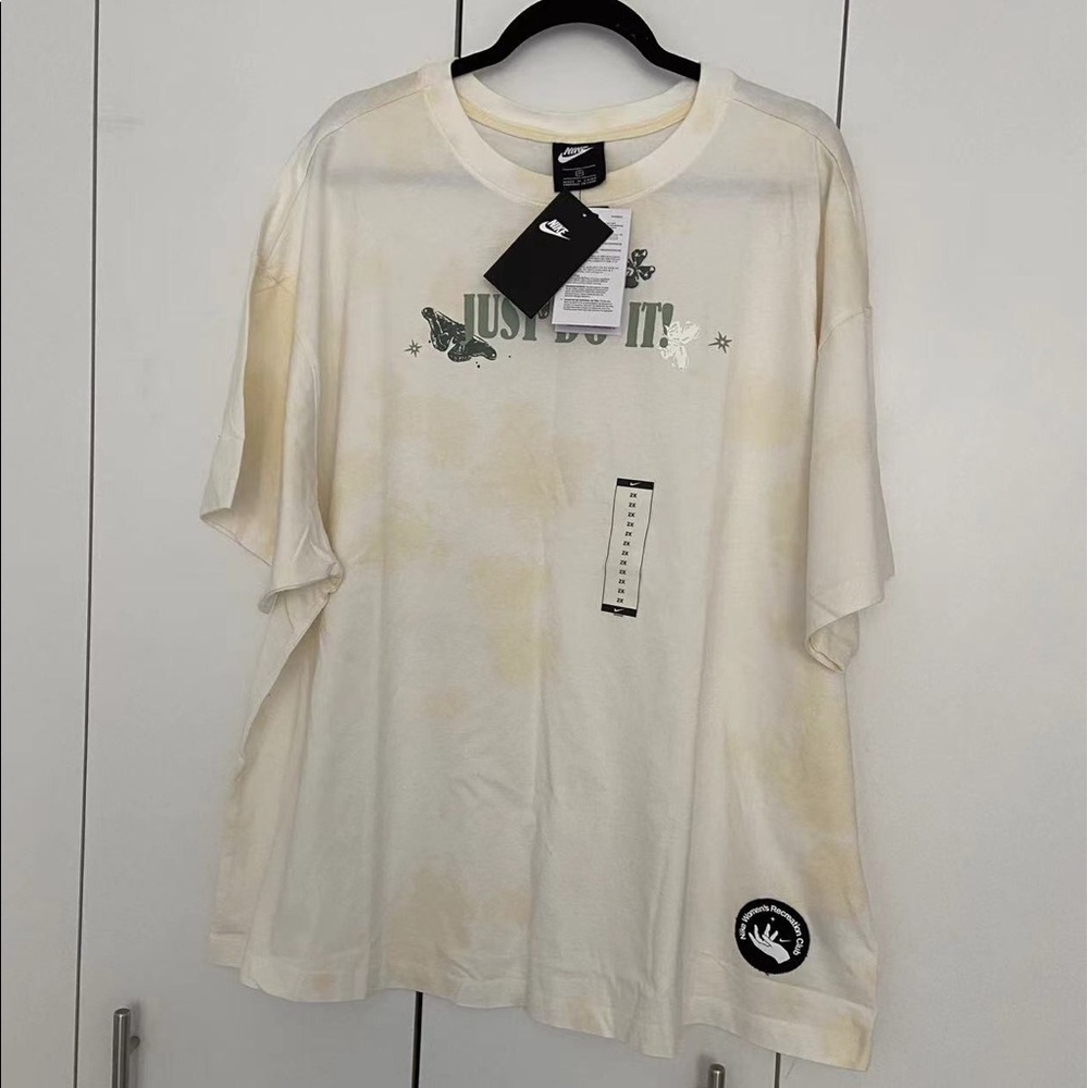 Nike Sportswear Women’s Boxy Tee Size 2X
